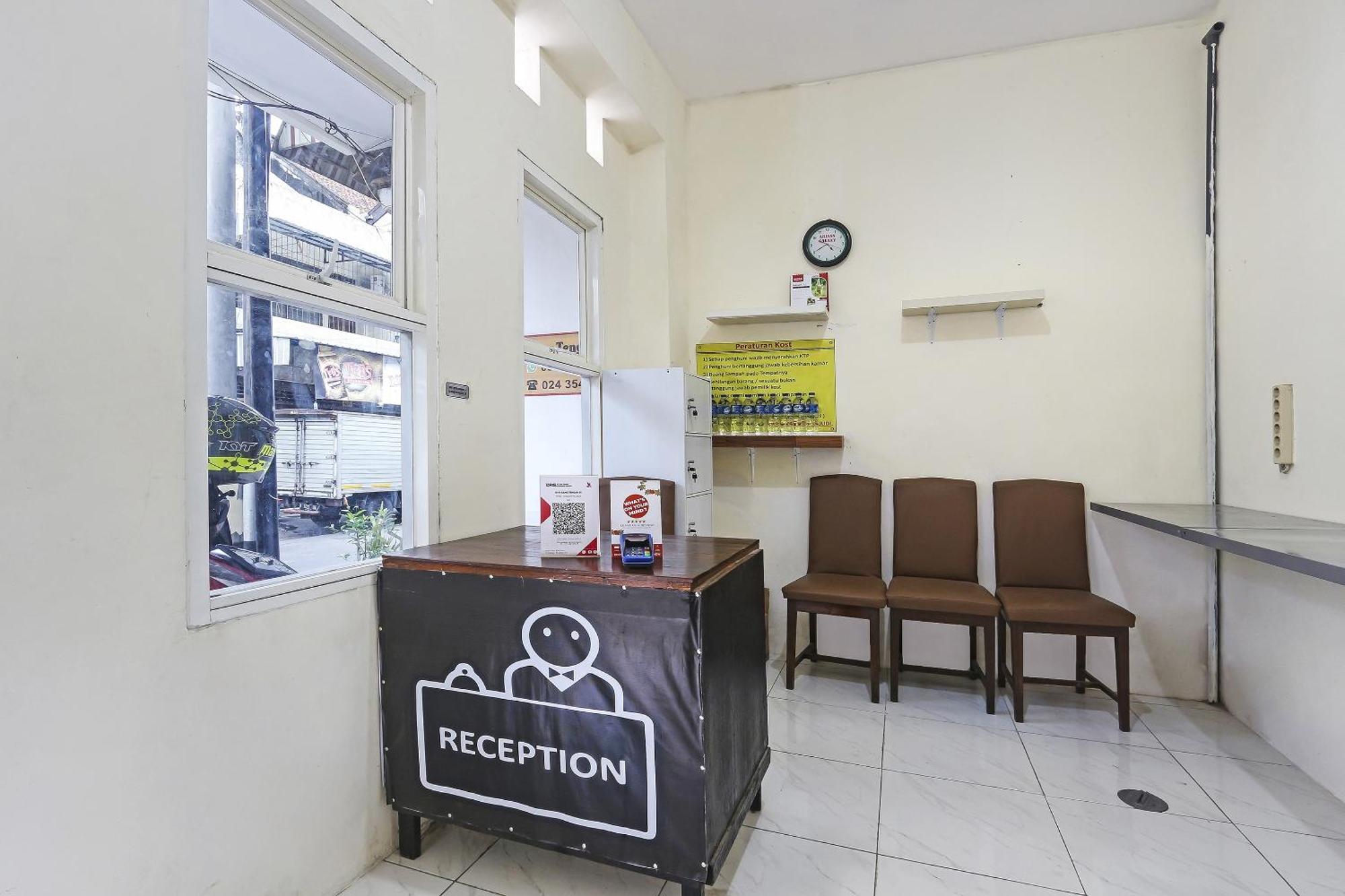 Spot On 90780 Gang Tengah Homestay Syariah Semarang Exteriör bild