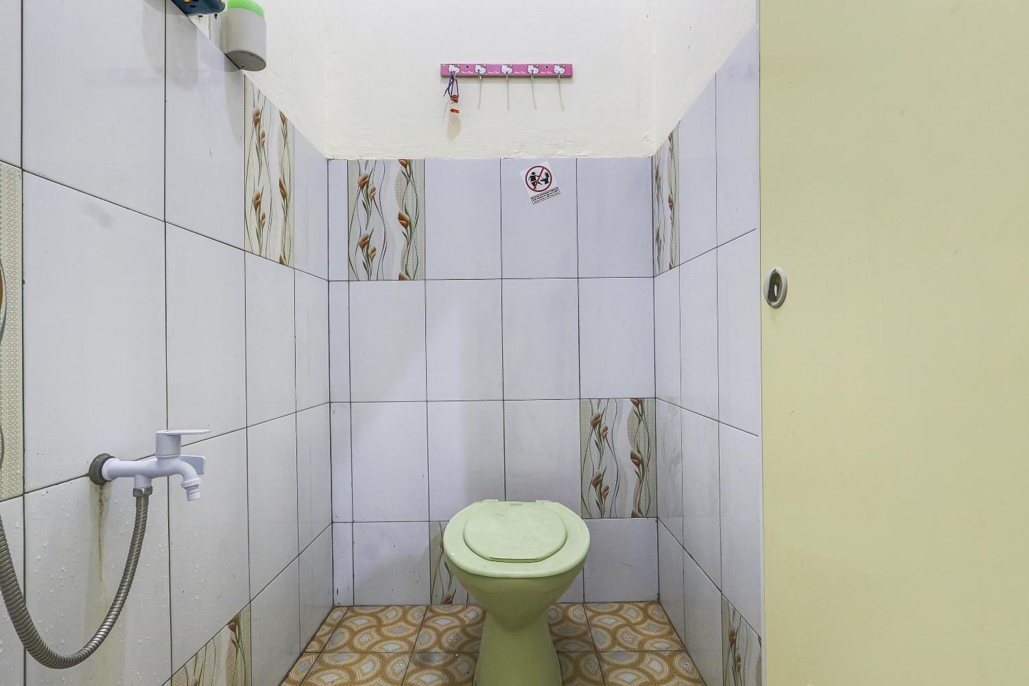 Spot On 90780 Gang Tengah Homestay Syariah Semarang Exteriör bild